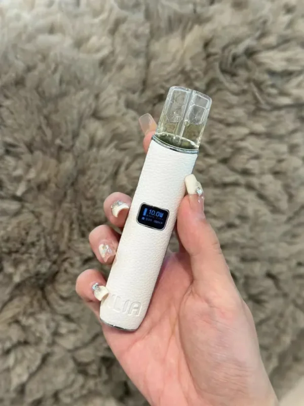 【颜色】005 ILLA哩啞一代皮革主機 白 600x800